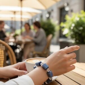 Geometric Modernist Blue Cat-eye Cubes Clear Crystal-like Beads Elastic Bracelet
